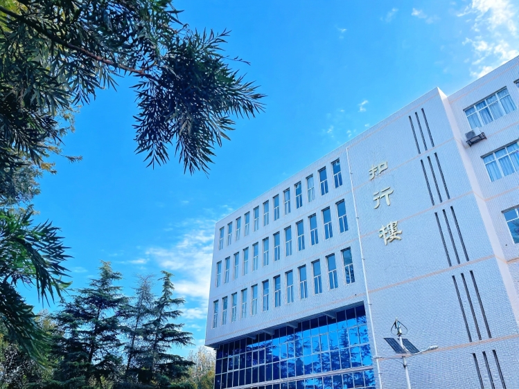 晨光下的知行楼-胡诚 晨光下的知行楼-胡诚